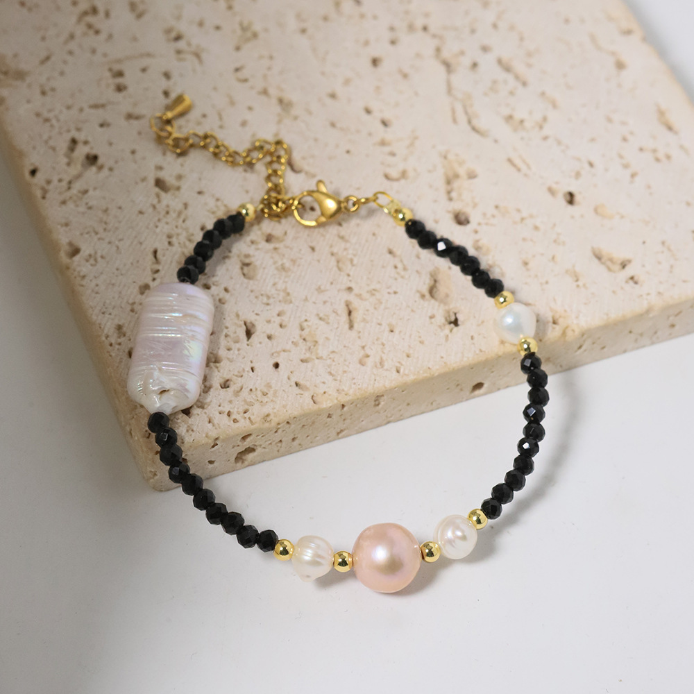 GB0204C-9 Collar de espinela negra con perlas barrocas