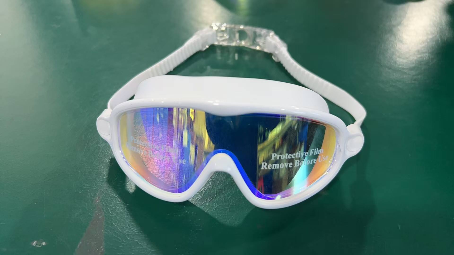 สีขาวสดใส