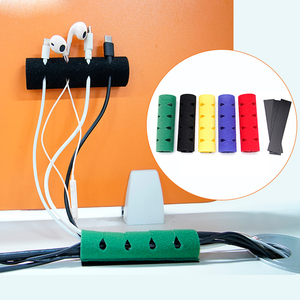 Organizador de cables de doble función, gancho y bucle de 10x10cm para gestión de cables de escritorio, organización de mesita de noche - Product Image 1