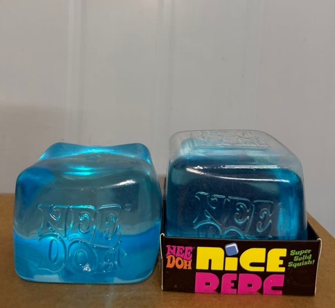 Juguete blando con forma de cubo de hielo grande de 8,2 cm (azul)