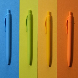现货多色廉价塑料点击笔促销圆珠笔广告定制Logo软触摸橡胶笔 - Product Image 2