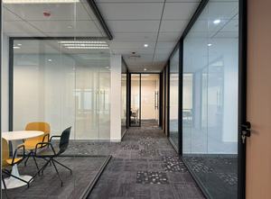 Partición de oficina panorámica transparente de alta calidad Diseño de vista abierta Sistema de pared de vidrio sin marco - Product Image 4