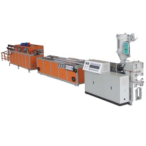 Máquina WPC de doble tornillo de alto rendimiento Garantía de 1 año Línea de producción de paneles de madera dedicada con caja de cambios de motor esencial - Product Image 1