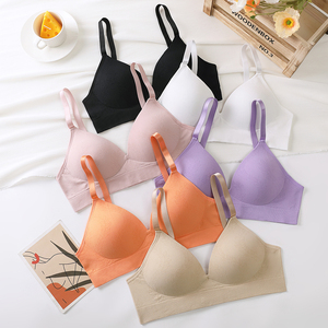 新款高品质无缝棉文胸集乳胶垫内衣套装，适合女学生和女生。