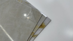 高光沢1220x 2440mm 3mm 4mm PVCウォールパネルPVC大理石UVシートラミナ人工デマーモル
