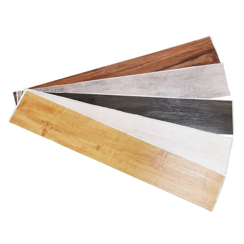 Plancher en bois PVC autocollant de sol en vinyle de luxe étanche et anti-dérapant auto-adhésif 1.5 épaisseur chambre lisse moderne 1.5 Mm