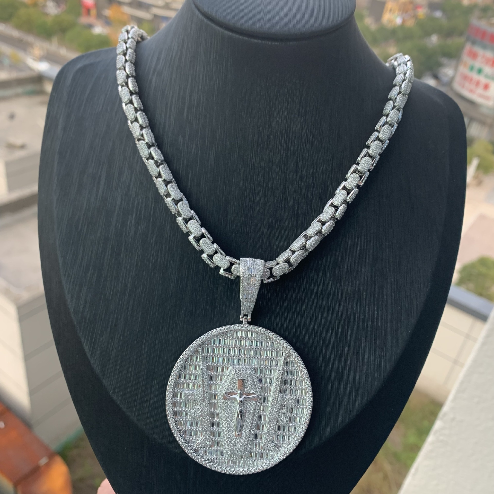 Silver suit 51cm