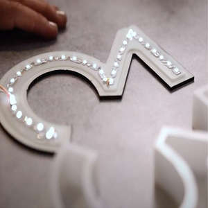 RGB <strong>LED</strong> S-Shaped Strip Under Cabinet Light 42 <strong>LED</strong> 7MM DC12 V 8.6 W/M 20Meter/roll 2835 Chip for <strong>LED</strong> Billboard Light Box
