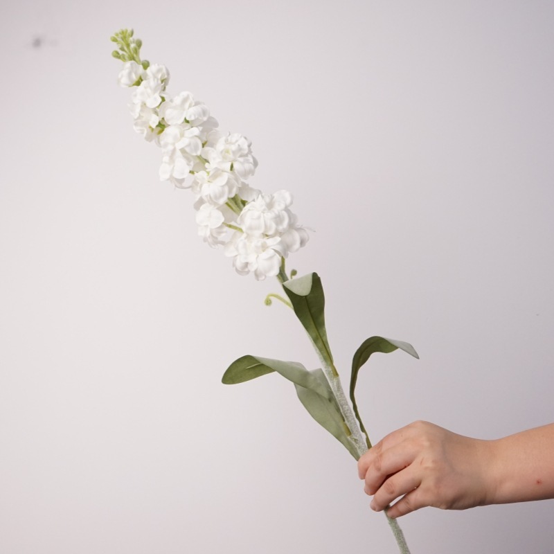 Siente la hidratación violeta-blanca.