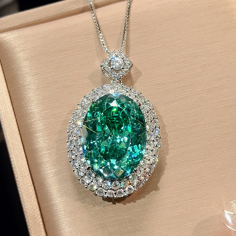 Pendentif vert Parra coupé nid d'oiseau avec chaîne