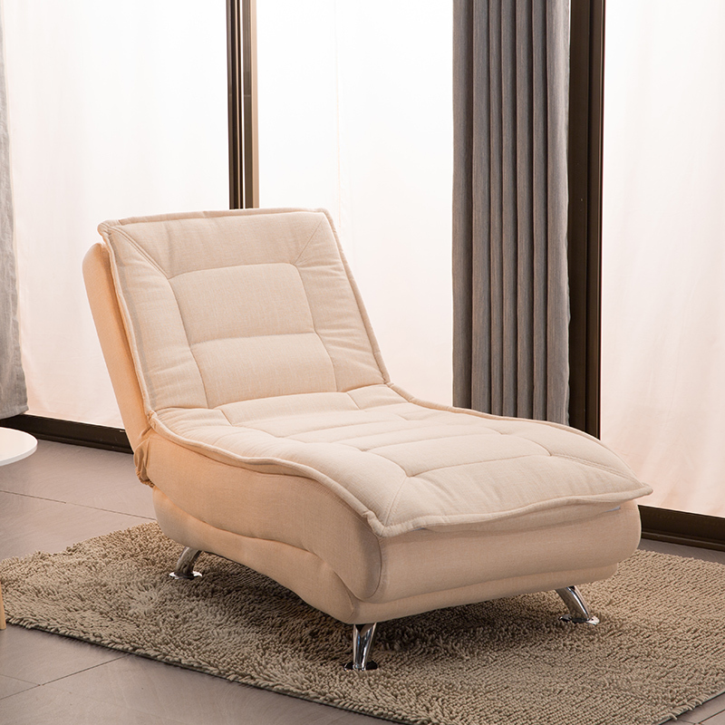 Modello beige-elettrico in lino e cotone con cuscino.