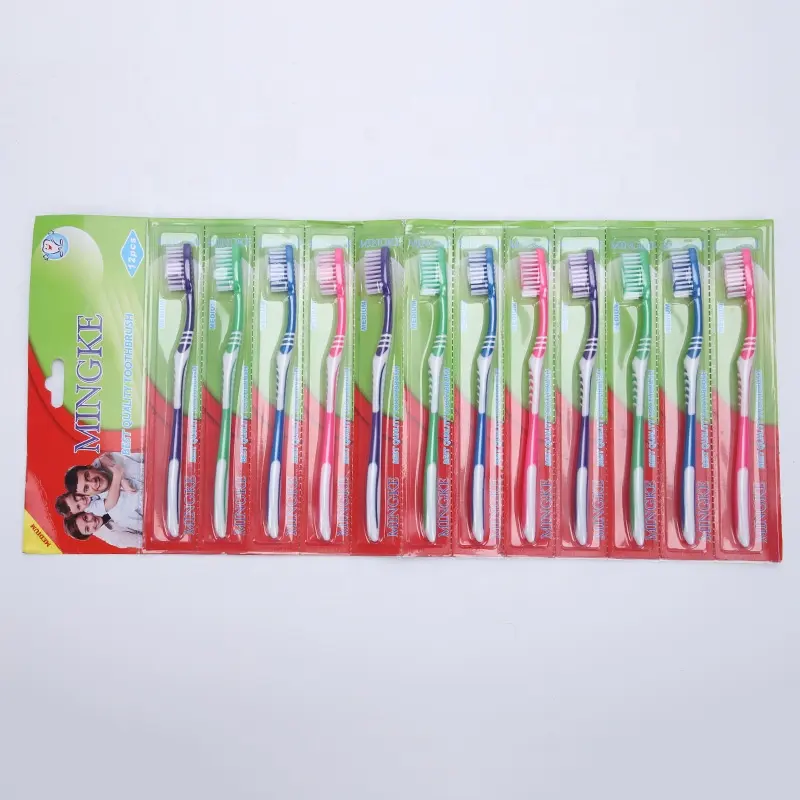 Cepillo de dientes manual suave para adultos personalizado Paquete de 12 mango de viaje Blanqueamiento Dental cerdas suaves cepillo de dientes Oral-B