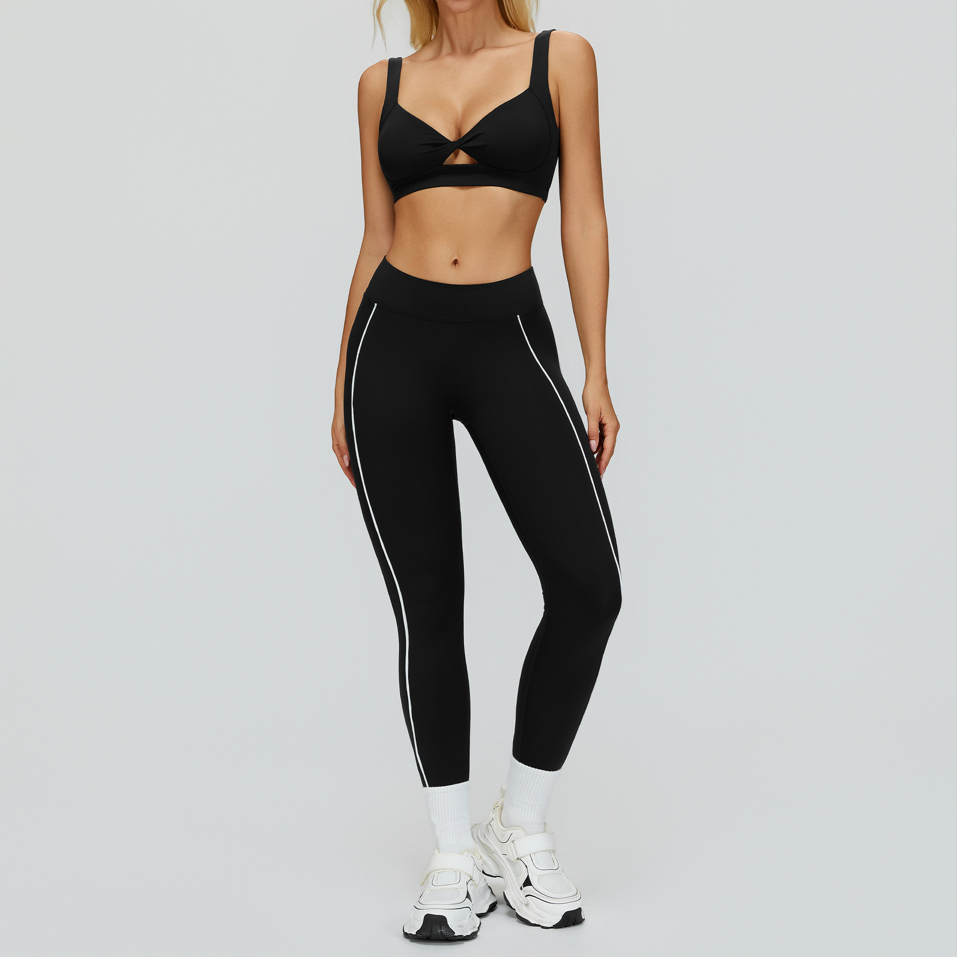 black bra+leggings