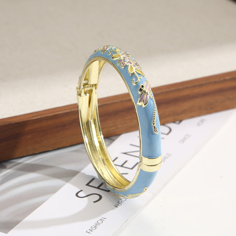 Hd-056 light gold-blue-purple flower