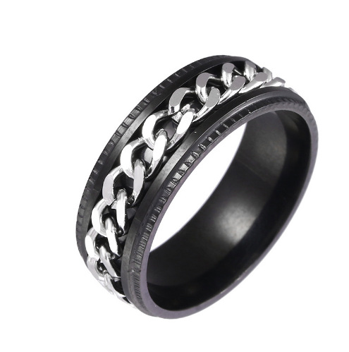 Anillo negro con cadena de plata.