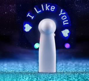 Mensaje personalizado Led programable, Mini ventilador de mano Luz de batería práctica portátil Logotipo de ventilador de mano con efecto Led con luz Led