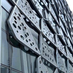 Personalizzato moderno sistema di rivestimento esterno 3D facciata in alluminio a prova di umidità superficie decorativa in legno facile installazione ad incastro