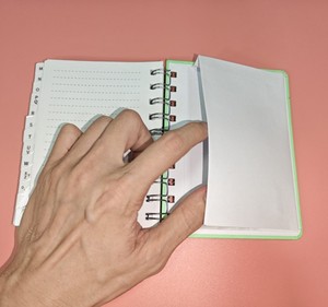 Pequeño cuaderno con fichas de índice, libreta de direcciones, proceso de prensa grabado personalizado, papel FSC, tinta ecológica