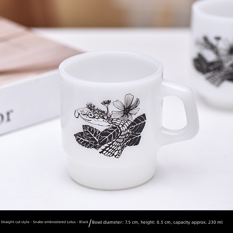 Tasse blanche serpent noir