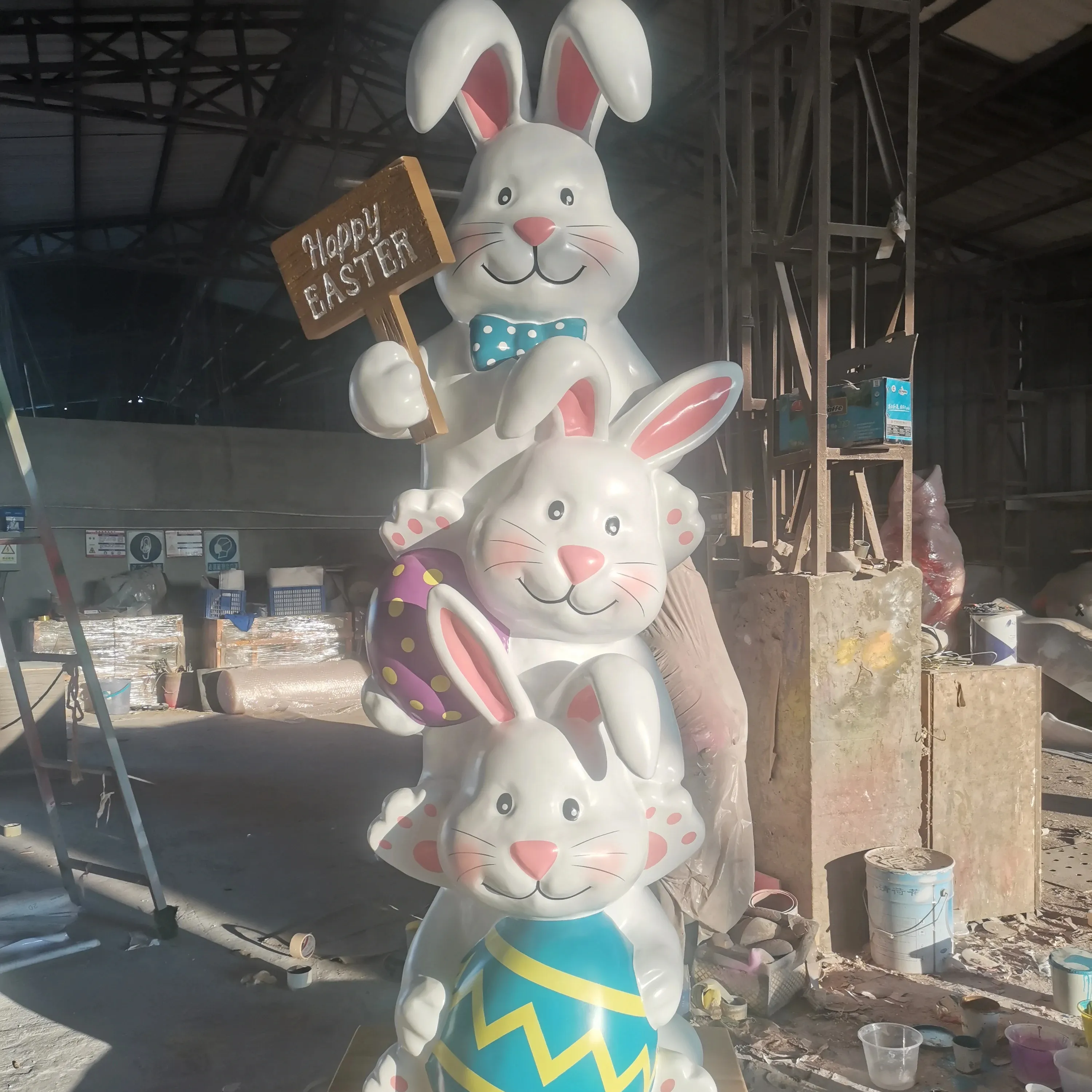 Customs fiberglass giant happy ester statue ornaments sculpture craft bunnies eggs easter decoration outdoor