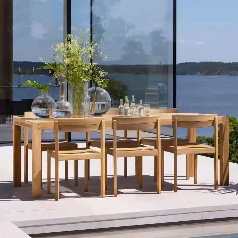 6 chaises, table de 2,4 m de long