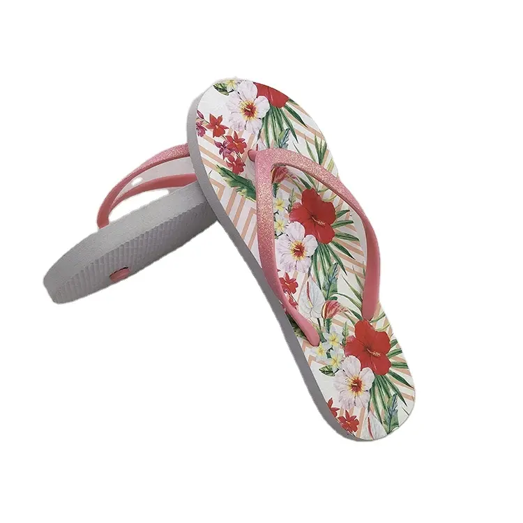 De China de fábrica personalizada marca personalizado brillante brillo pvc correas boda cuña de goma flip flops