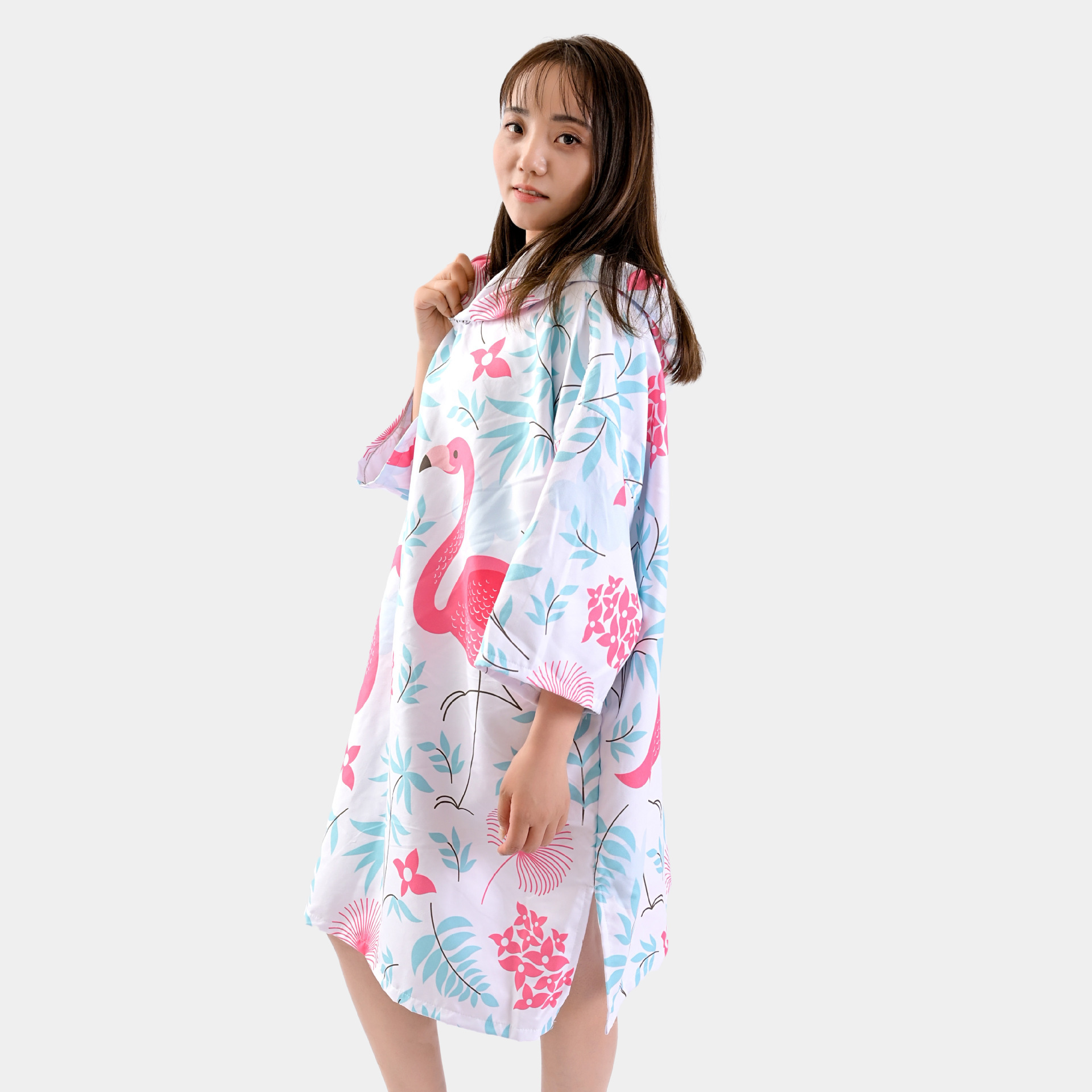 นกไฟร้อนบนพื้นหลังสีขาว