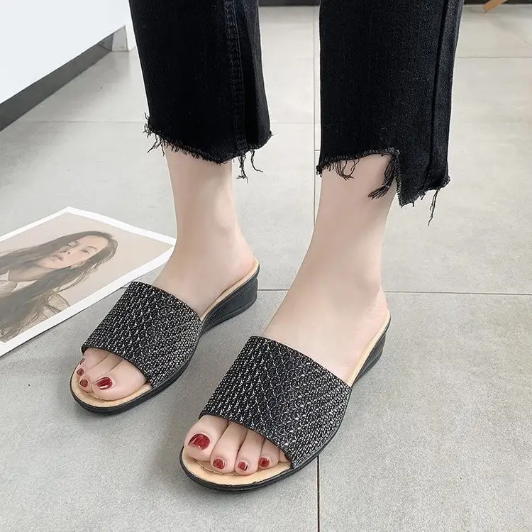 Summer New Style Stylish Women's Sandals Flat Bottom Ladies Shiny Outdoor Casual Slippers