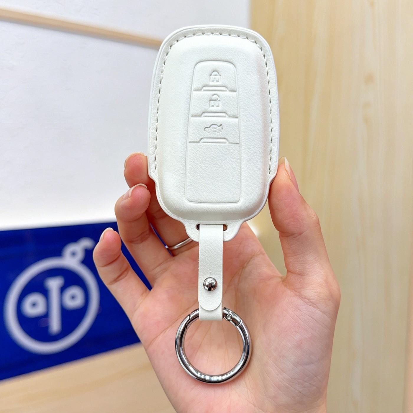 Style a-three-button-white small leather buckle-3d shaping