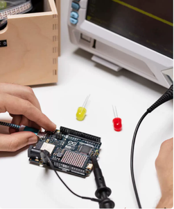 Stokta ar-duino UN0 R4 WiFi resmi orijinal geliştirme kurulu programlama öğrenme ABX00087 UN0 R4 Minima