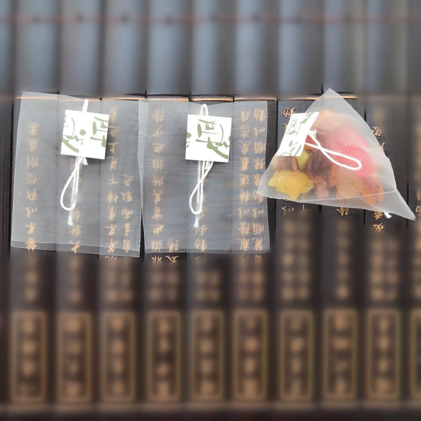 卸売茶サプライヤーカスタム生分解性コーン繊維PLA材料フィルター空のピラミッドハーブティーバッグ包装
