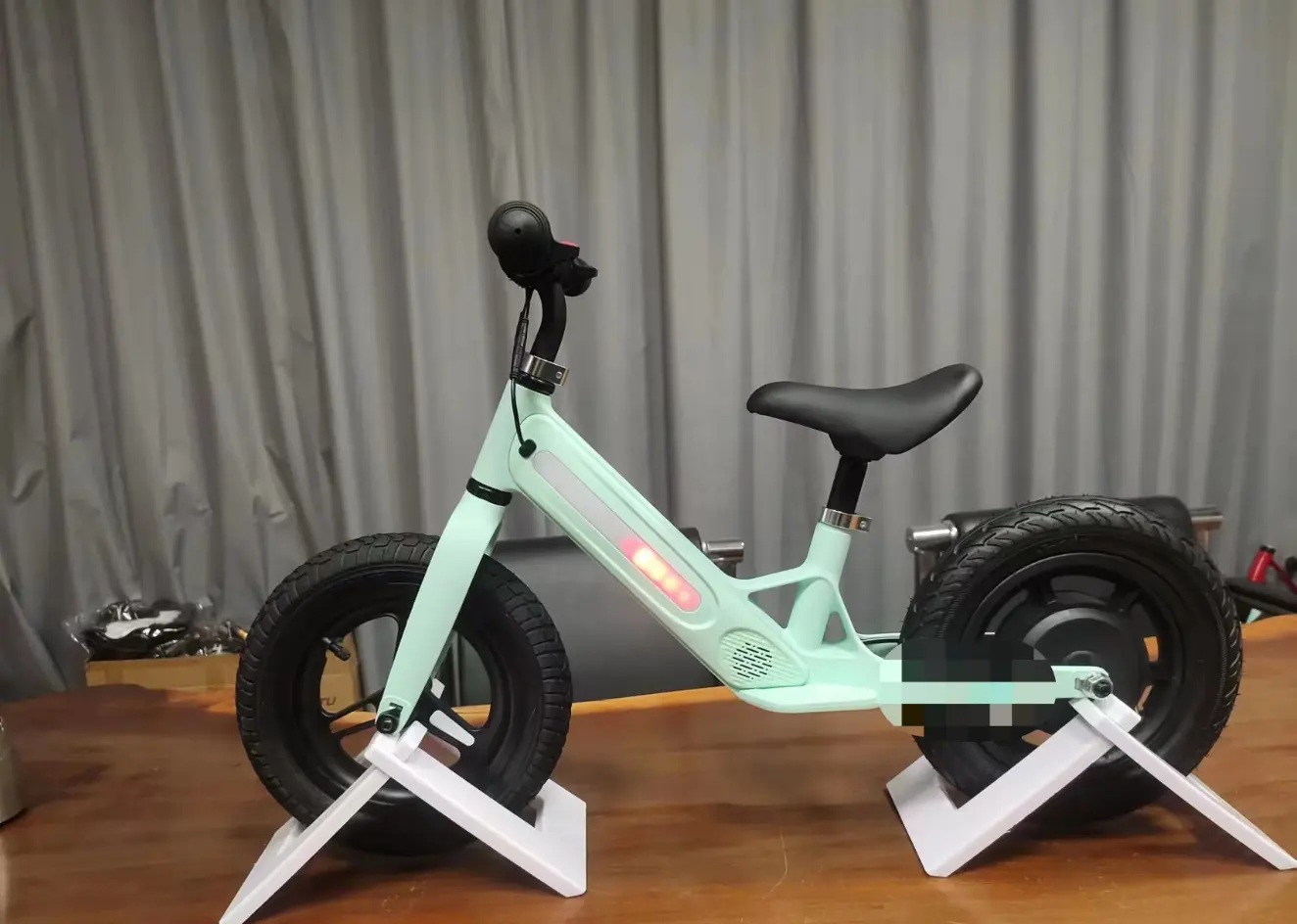 12 inç magnezyum bisiklet alaşımlı çerçeve 24v 200w çocuklar için elektrikli Powered motorsiklet elektrik denge bisiklet
