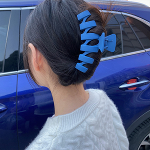韓国のつや消しブルーシリーズヘアクリップ女性ファッションオールマッチシャーククリップ女性ポニーテールマット幾何学的なヘアクリップクロー