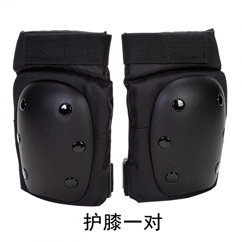 A pair of knee pads