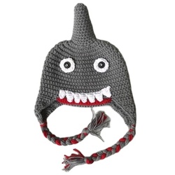 chapeau de requin à oreillettes avec tresses