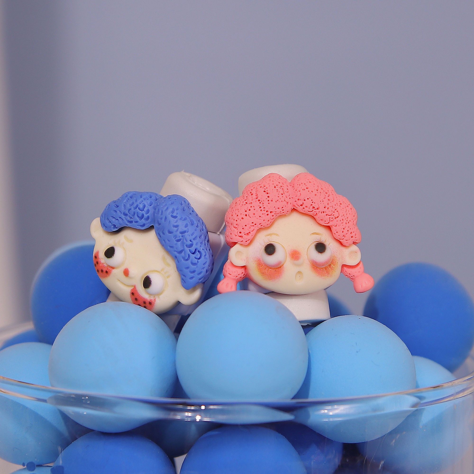สภาพทั่วไป D 2ผมหยิกสีแดงและสีน้ำเงินเรียบง่ายสีขาว