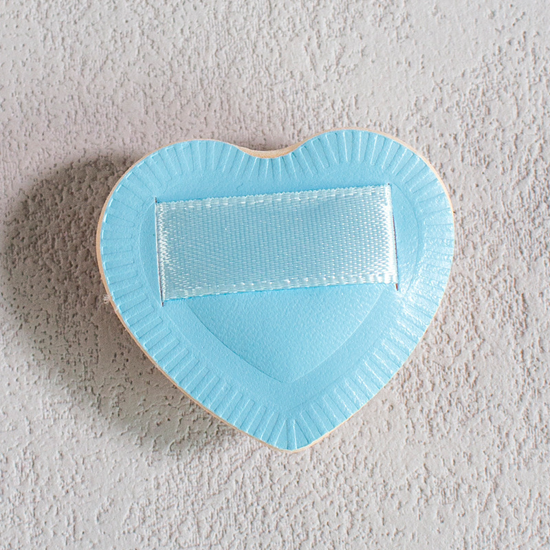 Algodón de azúcar en forma de corazón azul para los dedos.