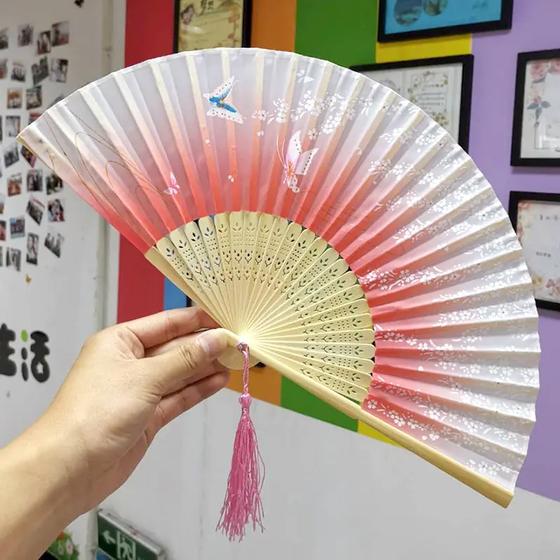 Hand gehaltene Bambus seide Faltbare Hand fächer Chinesische Vintage Handheld Fans Hochzeits feier Geschenk für Frauen
