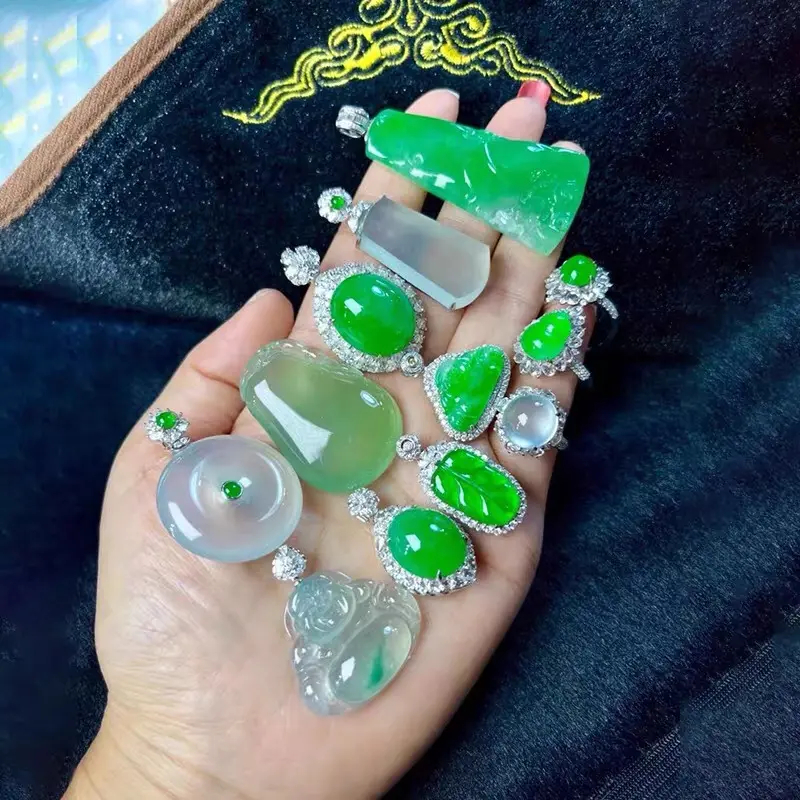 A- Level Jade 18K Glücks anhänger Eis ähnlicher Buddha Yang Grüne Friedens schnalle Ruyi hinterlässt Melonen bohnen für Frauen Jade Anhänger