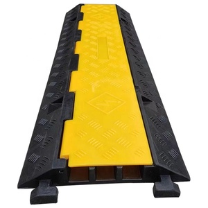 卸売3チャンネルプラスチックゴムケーブルプロテクターPVCトランキングスピードバンプ - Product Image 3