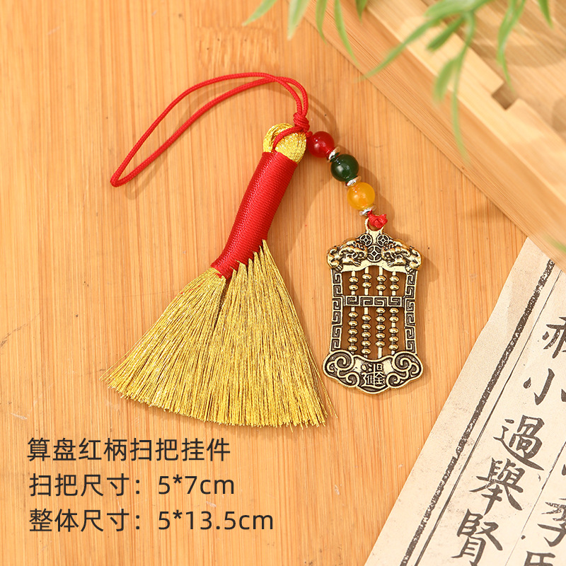 Boulier avec manche rouge et pendentif balai doré