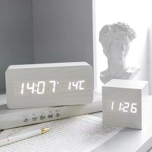 Sveglia a LED in legno orologio da tavolo controllo vocale sveglia sveglia orologio digitale in legno sveglia USB/orologi alimentati tavolo decorazioni per la casa - Product Image 2