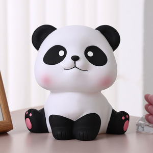 Modernes trend iges Vinyl-Sparschwein für Kinder Kunststoff-Spar büchse mit populärem Panda-Design und modernem Figuren muster geschenk - Product Image 1