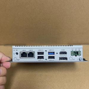 Computadora industrial integrada modular pequeña con procesador Intel Atom, 2 puertos Gigabit Ethernet, 4 puertos serie, 4 puertos USB, 2 unidades