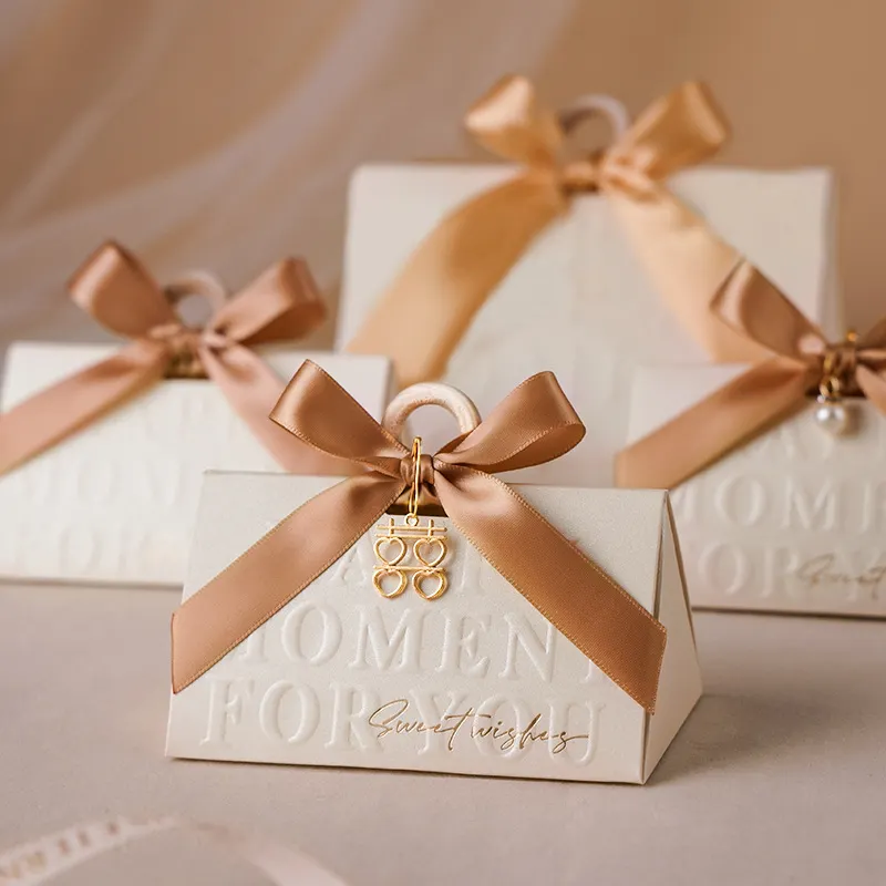 Champagne Gold Bow Triângulo casamento doces caixa bege casamento Gift Boxes Chocolate Treat Gift casamento doces caixa de presente para convidado