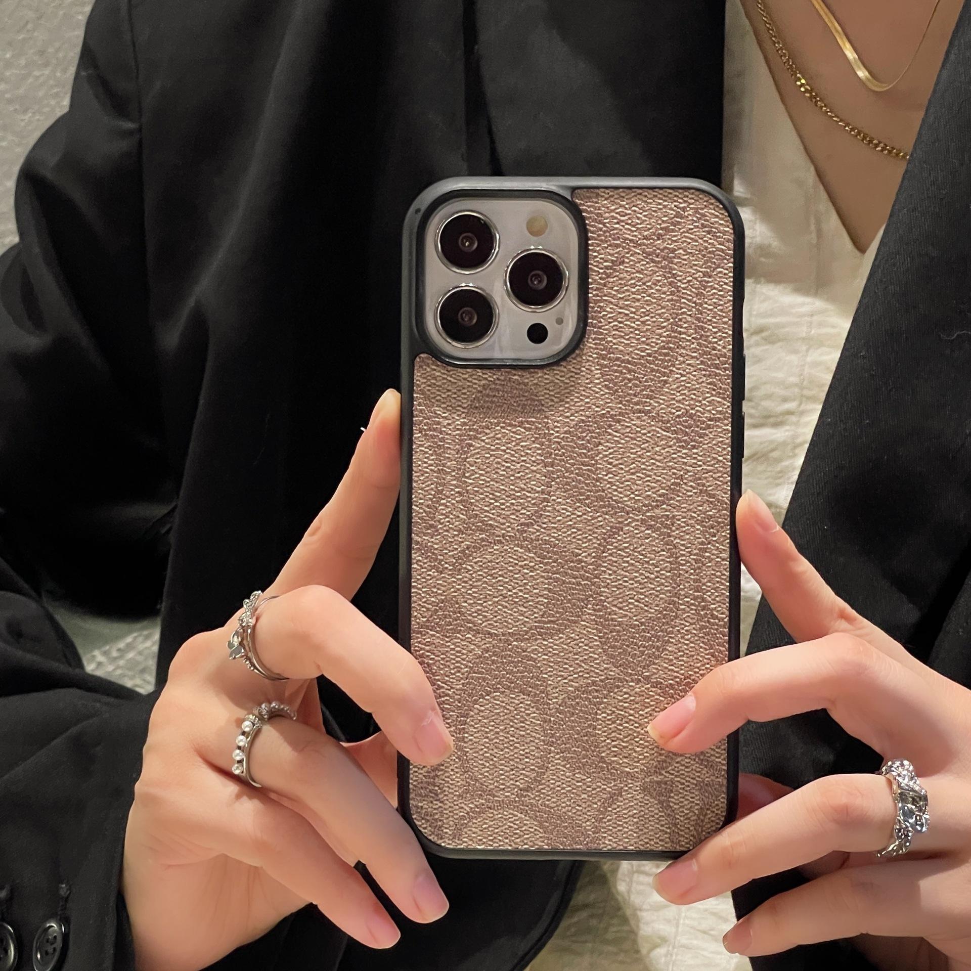 น้ำตาลอ่อน