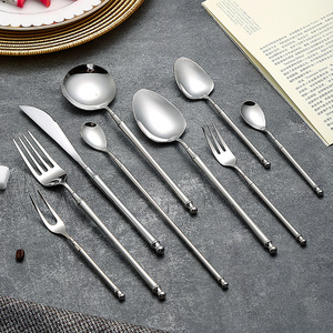 Leichte Luxus Edelstahl Gold Besteck Set kreative westliche Messer Gabel Löffel neun Stück Besteck Set Hochzeit