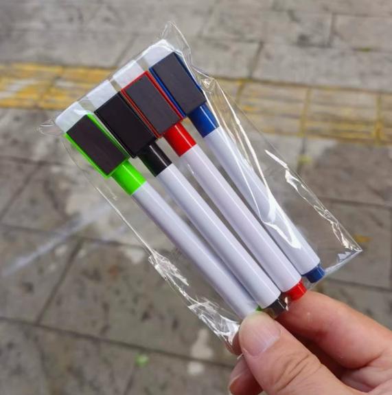 Ensemble de 4 stylos magnétiques colorés