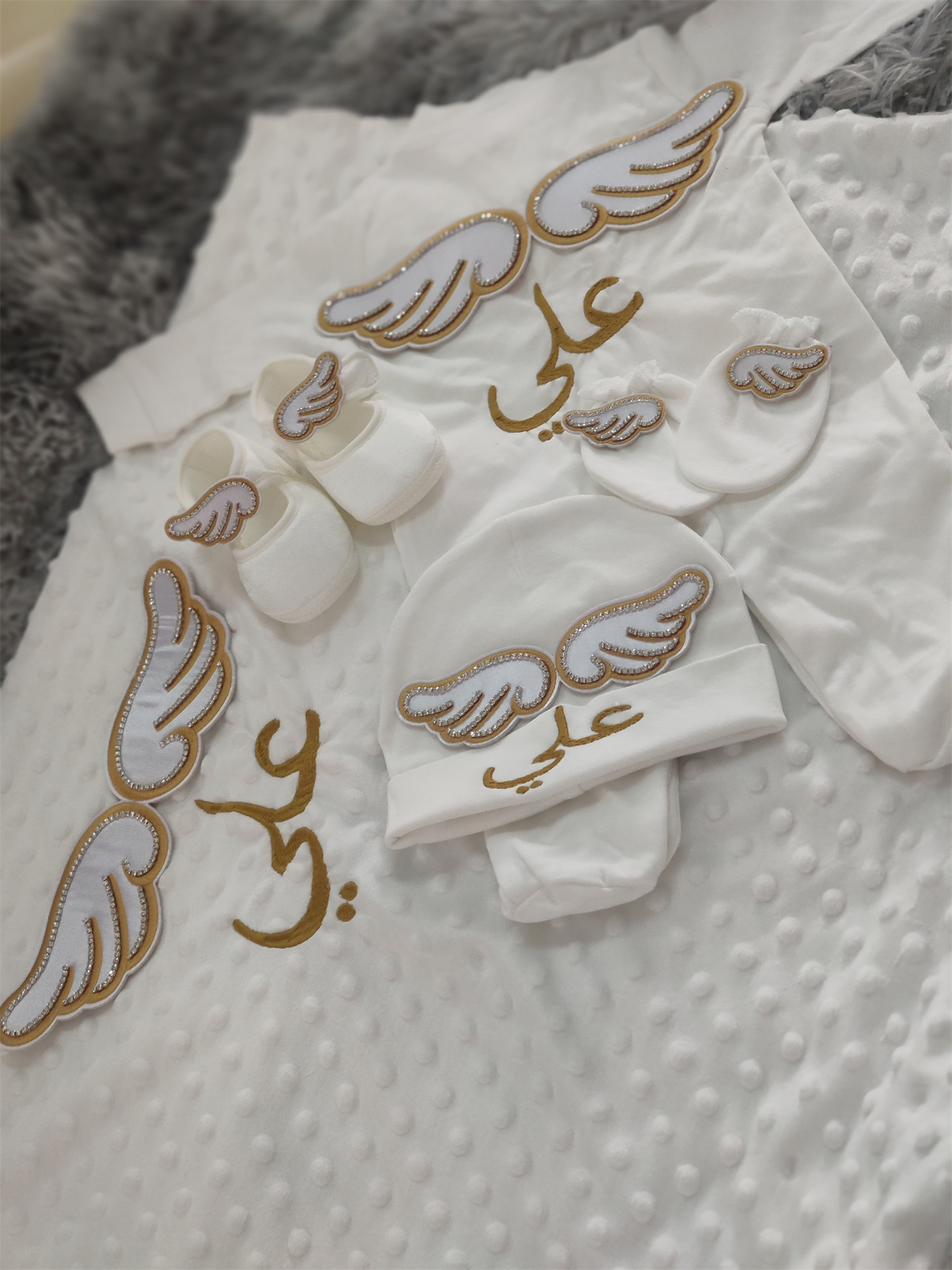 Gold-edged silver base wings(with no custom)