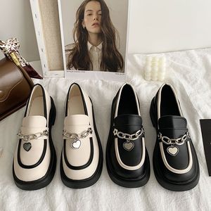 乐福鞋女<span class=keywords><strong>2025</strong></span>新品可爱舒适皮革乐福鞋女休闲优雅心链女乐福鞋